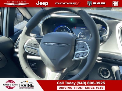 2027 Chrysler Pacifica Select