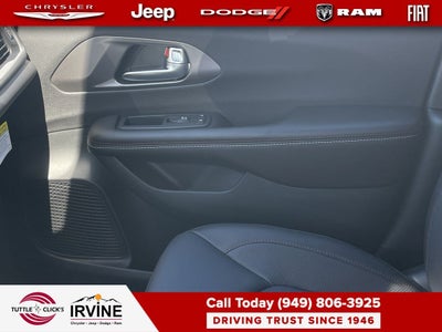 2027 Chrysler Pacifica Select