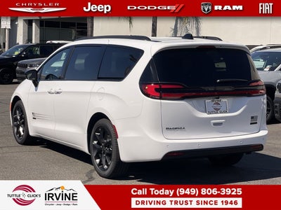 2027 Chrysler Pacifica Select