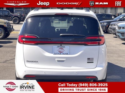 2027 Chrysler Pacifica Select