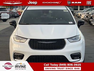 2026 Chrysler Pacifica Select