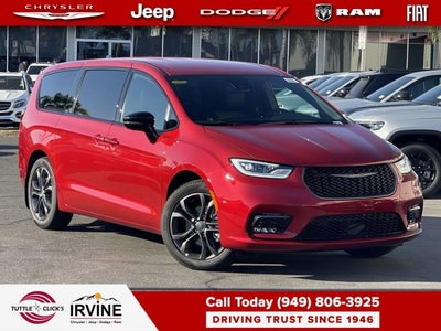 2026 Chrysler Pacifica Select