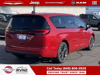 2026 Chrysler Pacifica Select