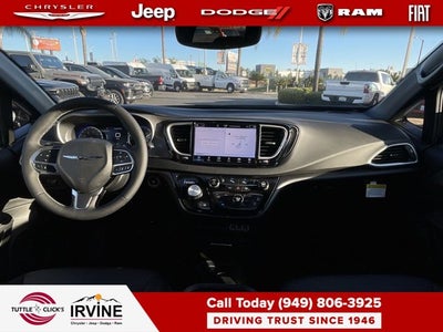 2025 Chrysler Voyager LX