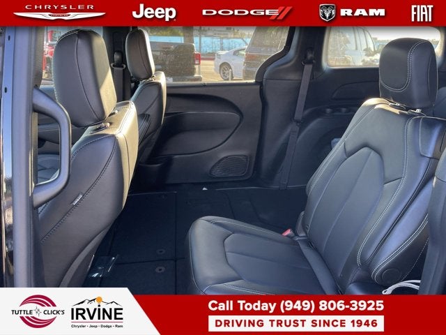 2025 Chrysler Voyager LX