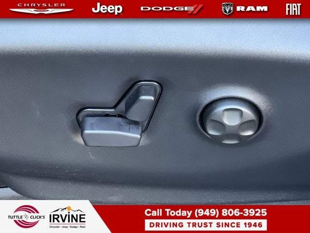 2025 Chrysler Voyager LX