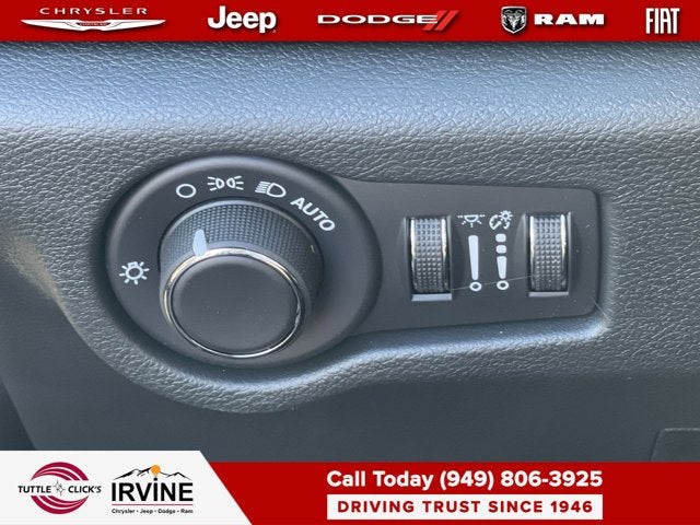 2025 Chrysler Voyager LX