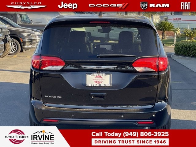 2025 Chrysler Voyager LX