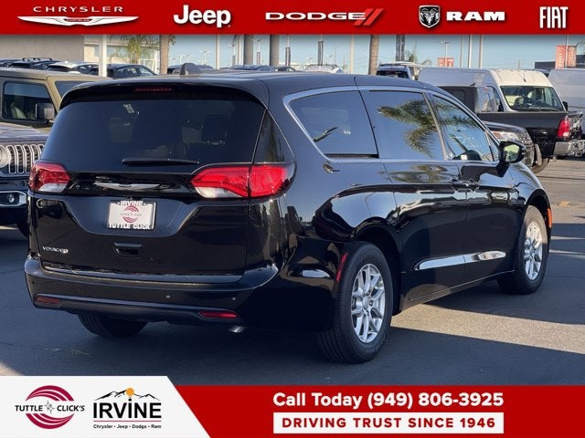 2025 Chrysler Voyager LX