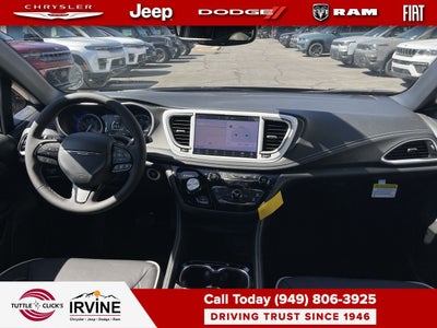 2027 Chrysler Pacifica Limited