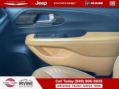 2023 Chrysler Pacifica Hybrid Pinnacle