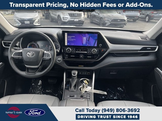 2023 Toyota Highlander Hybrid Bronze Edition