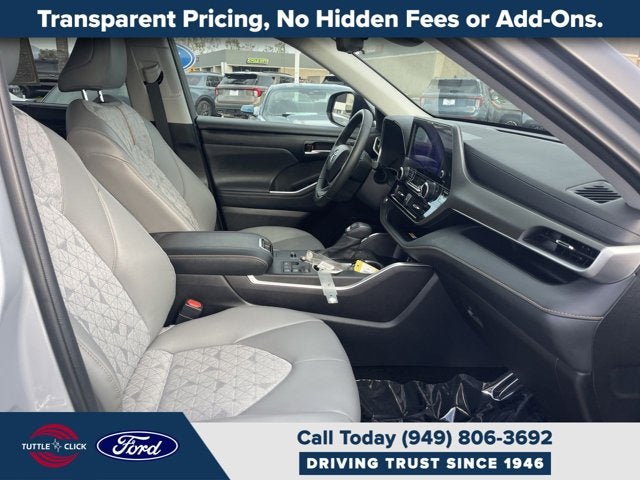 2023 Toyota Highlander Hybrid Bronze Edition
