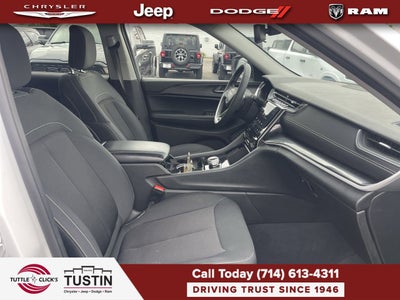 2023 Jeep Grand Cherokee L Laredo 4x2