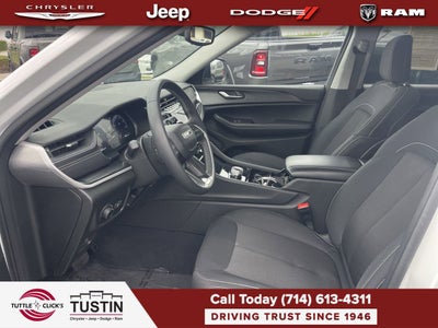 2023 Jeep Grand Cherokee L Laredo 4x2