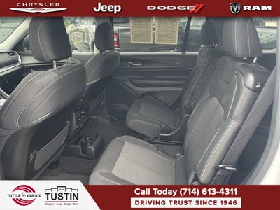 2023 Jeep Grand Cherokee L Laredo 4x2