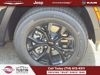 2026 Jeep Grand Cherokee Laredo Altitude