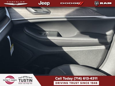 2026 Jeep Grand Cherokee Laredo Altitude