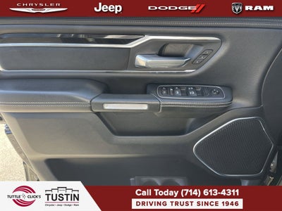 2020 RAM 1500 Laramie Crew Cab 4x4 5'7' Box