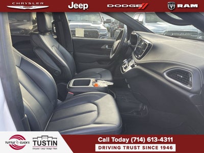 2025 Chrysler Pacifica Select