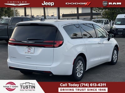 2026 Chrysler Pacifica Select