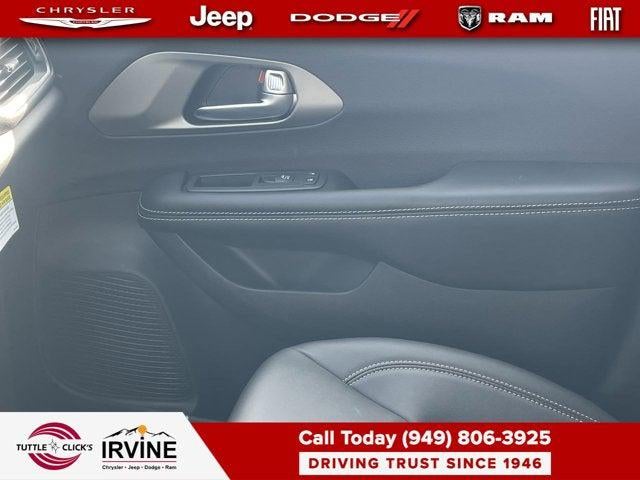 2027 Chrysler Pacifica PACIFICA SELECT