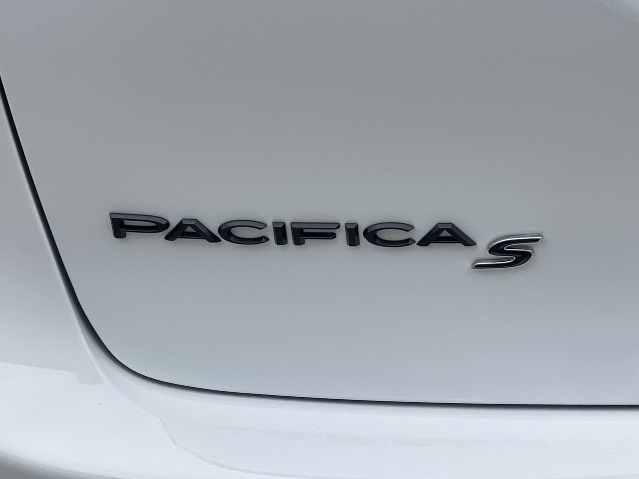 2024 Chrysler Pacifica Hybrid PACIFICA PLUG-IN HYBRID PREMIUM S APPEARANCE