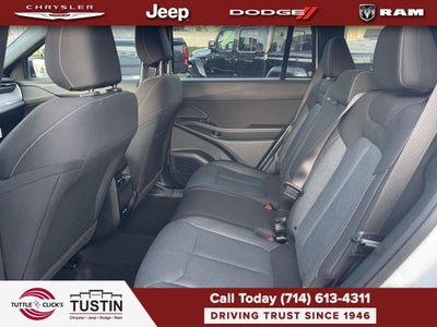 2026 Jeep Cherokee Laredo